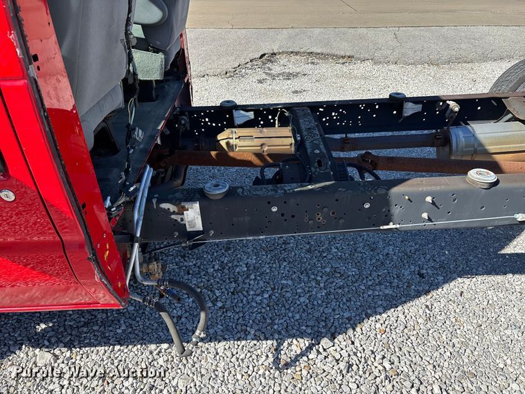 image for item EJ7679 2018 Ford E450 Super Duty van cab and chassis