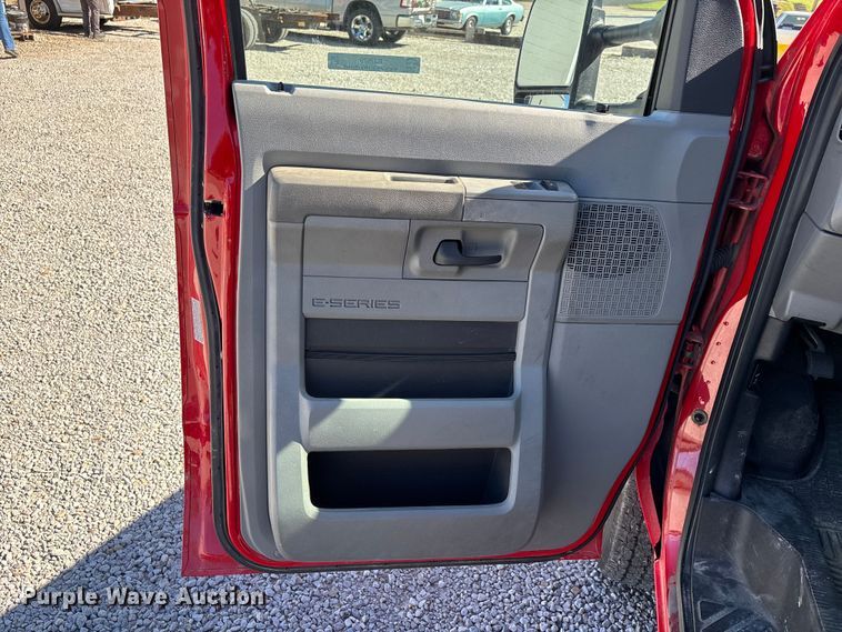 image for item EJ7679 2018 Ford E450 Super Duty van cab and chassis