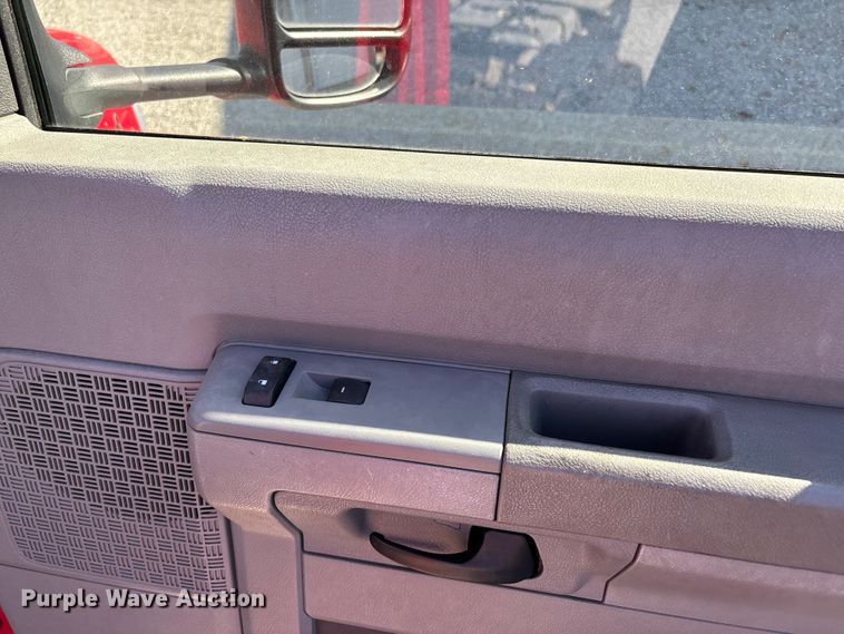 image for item EJ7679 2018 Ford E450 Super Duty van cab and chassis