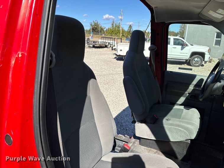 image for item EJ7679 2018 Ford E450 Super Duty van cab and chassis
