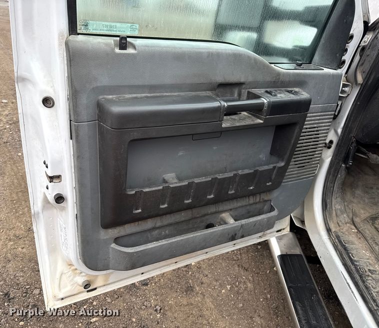 image for item EN0167 2013 Ford F550 Super Duty flatbed truck