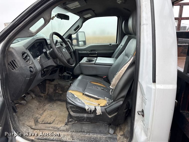 image for item EN0167 2013 Ford F550 Super Duty flatbed truck