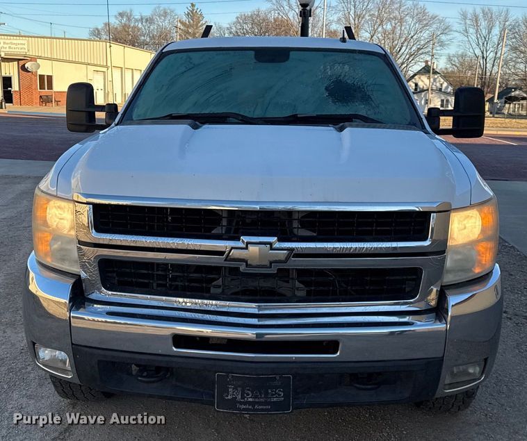 image for item EN0172 2010 Chevrolet Silverado 2500HD Ext. Cab pickup truck