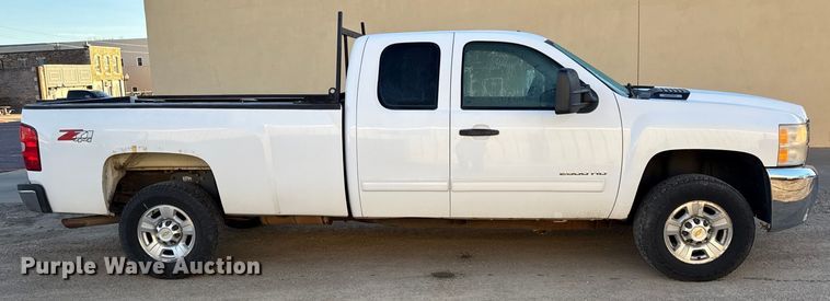 image for item EN0172 2010 Chevrolet Silverado 2500HD Ext. Cab pickup truck