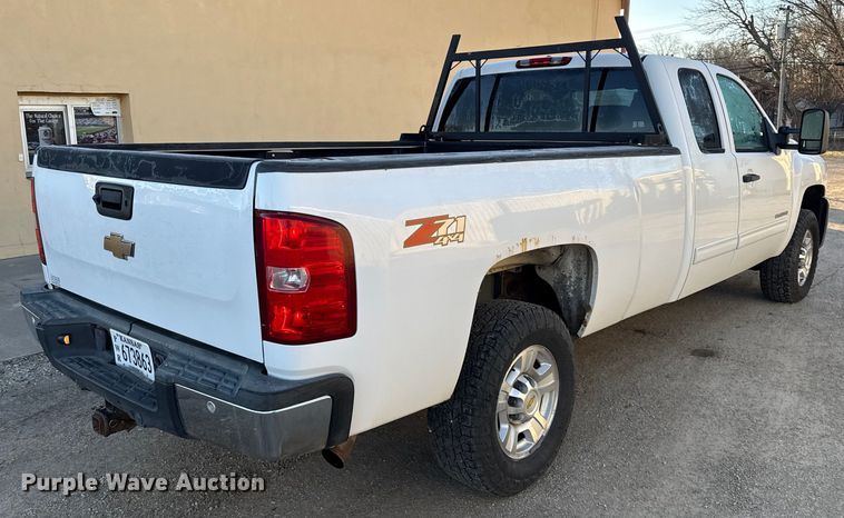 image for item EN0172 2010 Chevrolet Silverado 2500HD Ext. Cab pickup truck