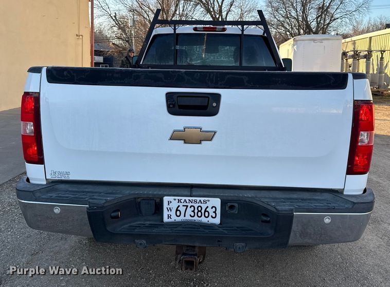 image for item EN0172 2010 Chevrolet Silverado 2500HD Ext. Cab pickup truck