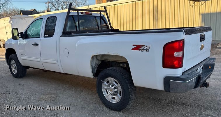 image for item EN0172 2010 Chevrolet Silverado 2500HD Ext. Cab pickup truck