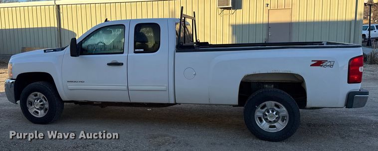 image for item EN0172 2010 Chevrolet Silverado 2500HD Ext. Cab pickup truck