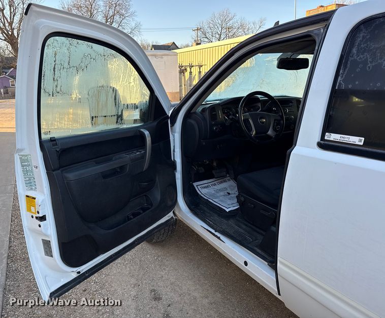 image for item EN0172 2010 Chevrolet Silverado 2500HD Ext. Cab pickup truck