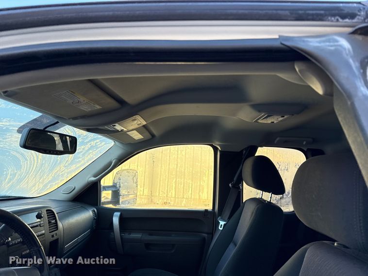 image for item EN0172 2010 Chevrolet Silverado 2500HD Ext. Cab pickup truck