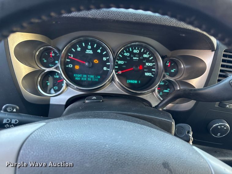 image for item EN0172 2010 Chevrolet Silverado 2500HD Ext. Cab pickup truck