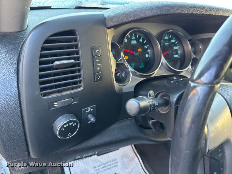 image for item EN0172 2010 Chevrolet Silverado 2500HD Ext. Cab pickup truck