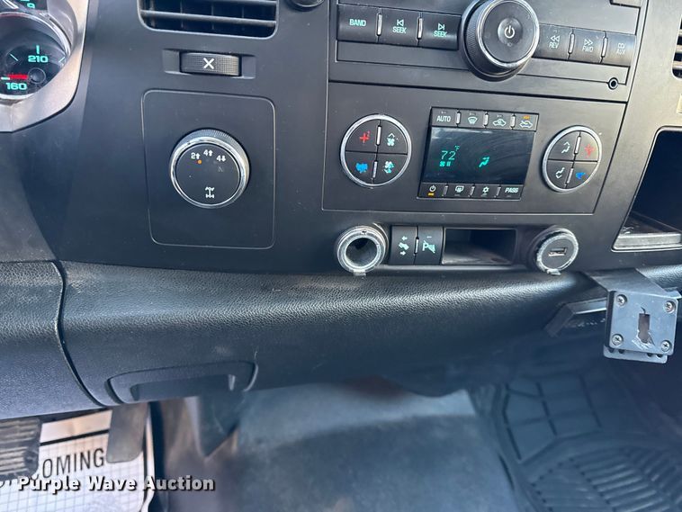 image for item EN0172 2010 Chevrolet Silverado 2500HD Ext. Cab pickup truck