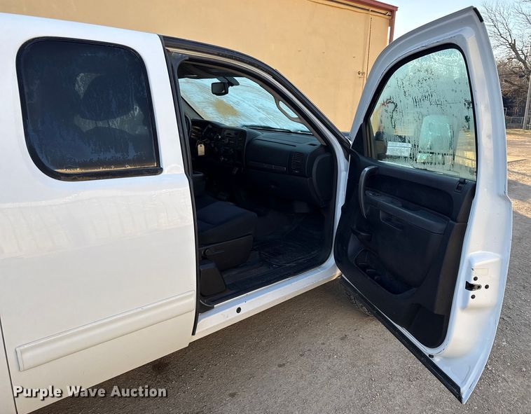 image for item EN0172 2010 Chevrolet Silverado 2500HD Ext. Cab pickup truck