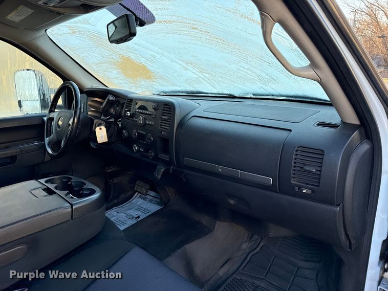 image for item EN0172 2010 Chevrolet Silverado 2500HD Ext. Cab pickup truck