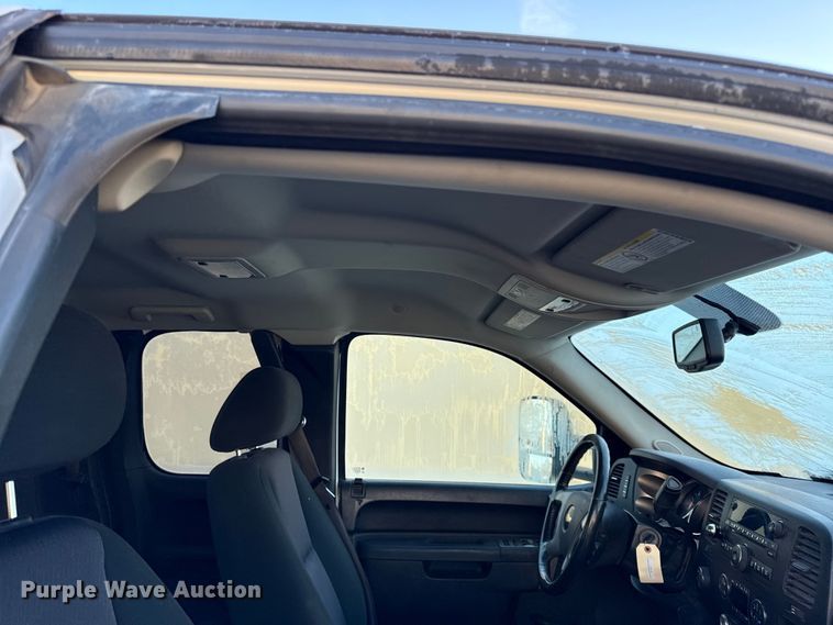 image for item EN0172 2010 Chevrolet Silverado 2500HD Ext. Cab pickup truck