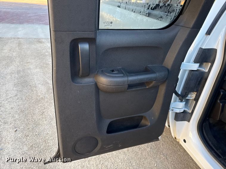 image for item EN0172 2010 Chevrolet Silverado 2500HD Ext. Cab pickup truck