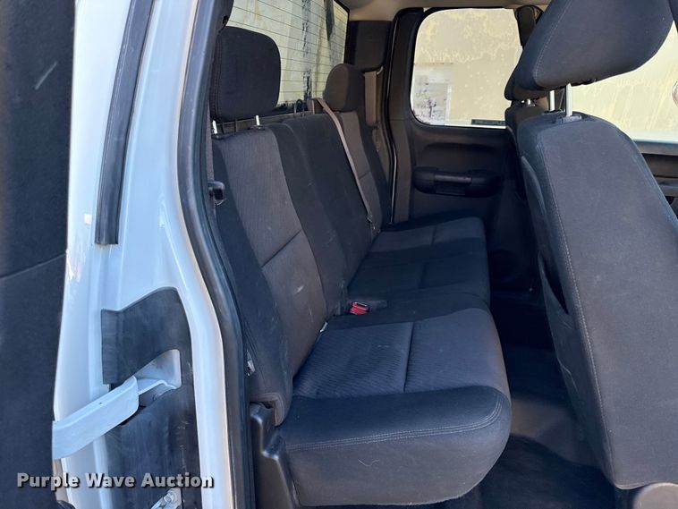 image for item EN0172 2010 Chevrolet Silverado 2500HD Ext. Cab pickup truck