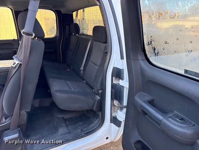 image for item EN0172 2010 Chevrolet Silverado 2500HD Ext. Cab pickup truck