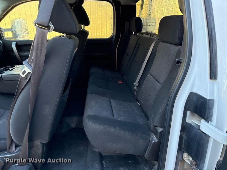 image for item EN0172 2010 Chevrolet Silverado 2500HD Ext. Cab pickup truck