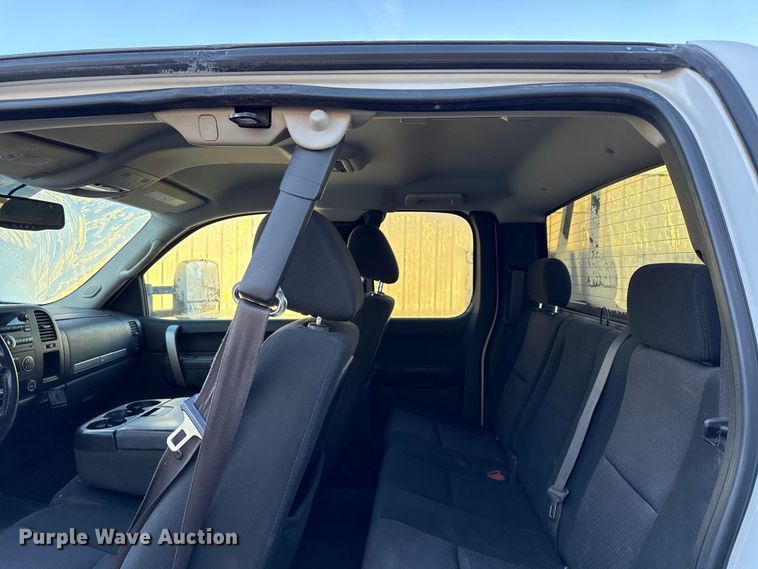 image for item EN0172 2010 Chevrolet Silverado 2500HD Ext. Cab pickup truck