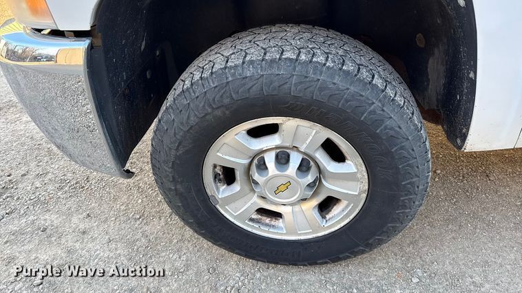 image for item EN0172 2010 Chevrolet Silverado 2500HD Ext. Cab pickup truck