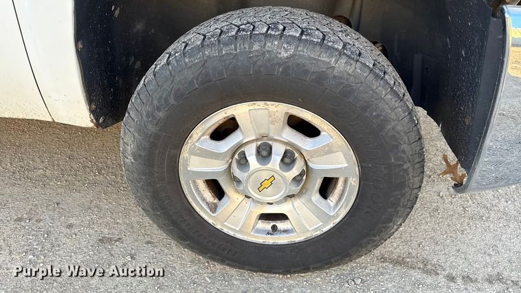 image for item EN0172 2010 Chevrolet Silverado 2500HD Ext. Cab pickup truck