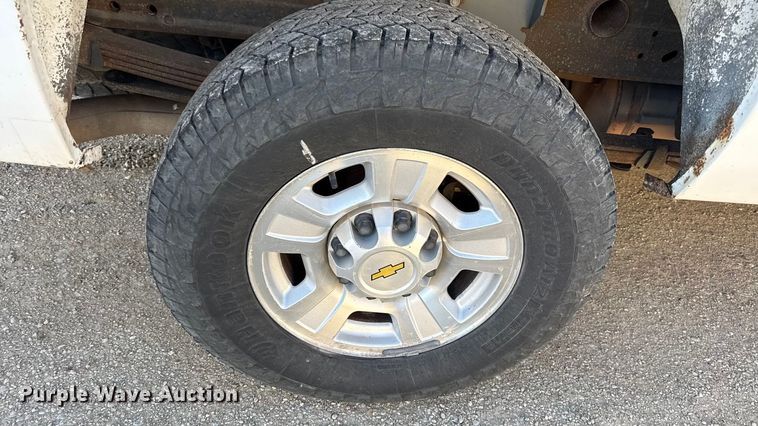 image for item EN0172 2010 Chevrolet Silverado 2500HD Ext. Cab pickup truck