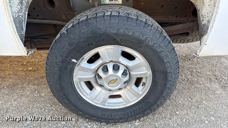 image for item EN0172 2010 Chevrolet Silverado 2500HD Ext. Cab pickup truck