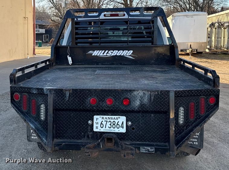 image for item EN0173 2004 Chevrolet Silverado 2500HD Crew Cab flatbed pickup truck