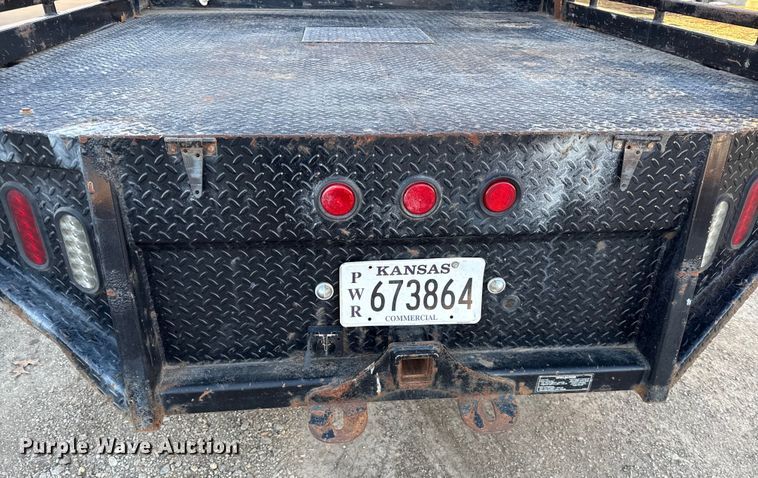 image for item EN0173 2004 Chevrolet Silverado 2500HD Crew Cab flatbed pickup truck