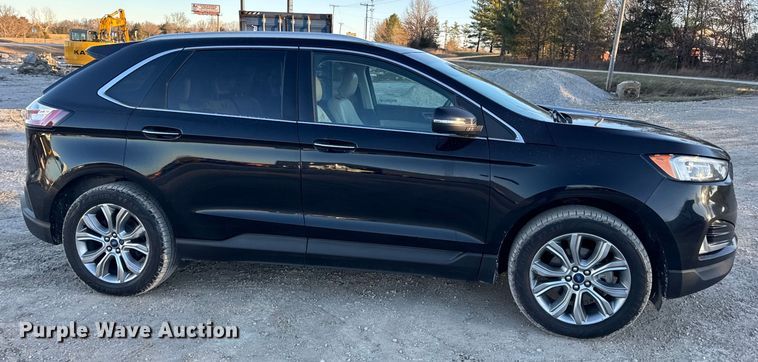 image for item EN0787 2019 Ford Edge Titanium SUV