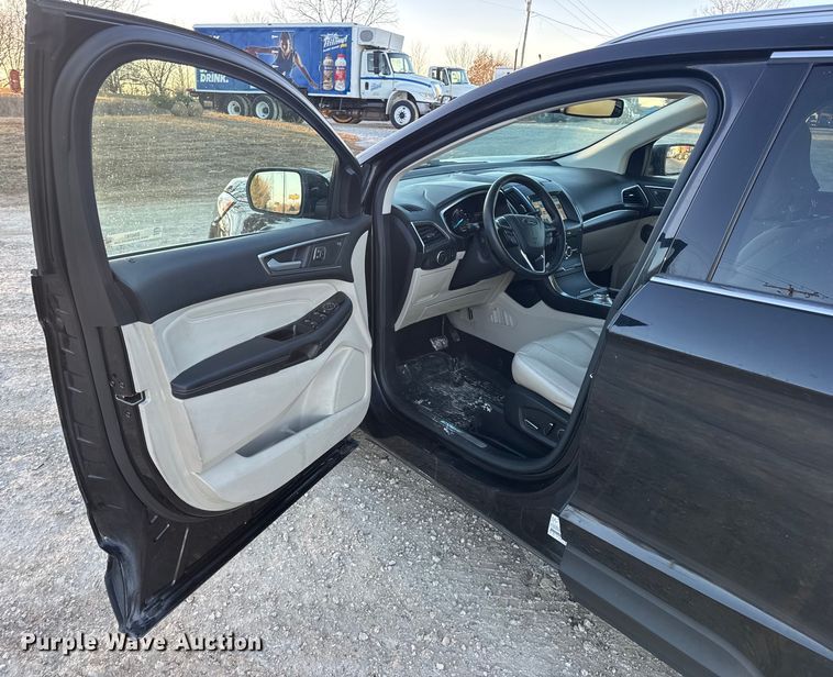 image for item EN0787 2019 Ford Edge Titanium SUV