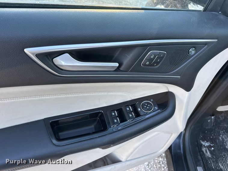 image for item EN0787 2019 Ford Edge Titanium SUV