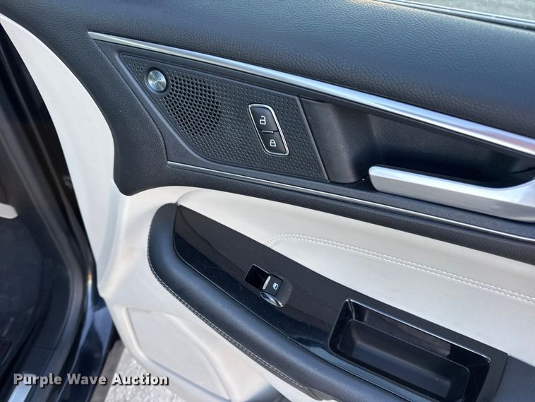 image for item EN0787 2019 Ford Edge Titanium SUV