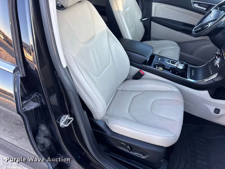 image for item EN0787 2019 Ford Edge Titanium SUV