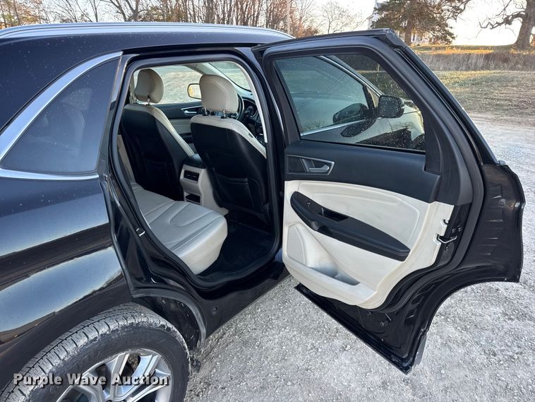 image for item EN0787 2019 Ford Edge Titanium SUV