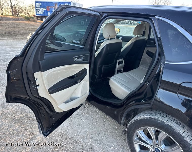 image for item EN0787 2019 Ford Edge Titanium SUV