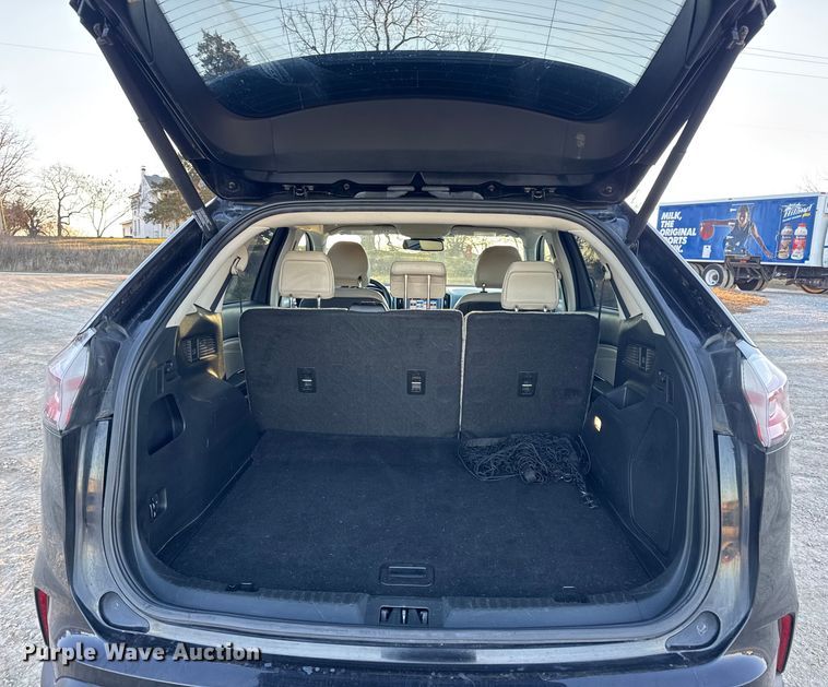 image for item EN0787 2019 Ford Edge Titanium SUV