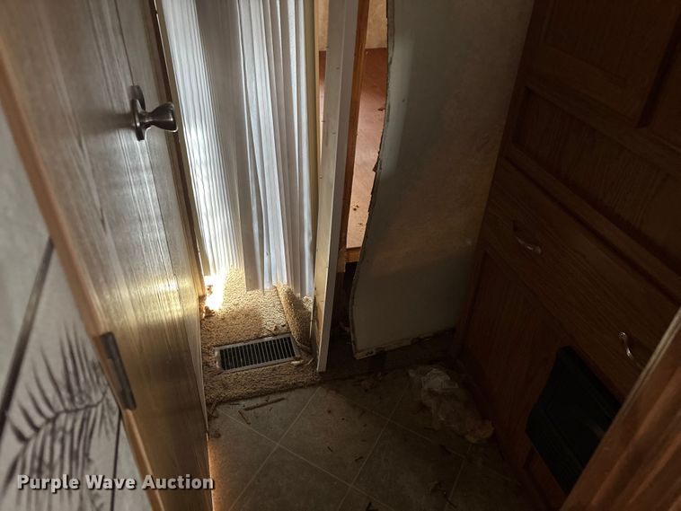 image for item EN5934 2007 Sprinter camper