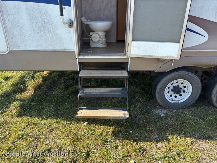 image for item EN5934 2007 Sprinter camper