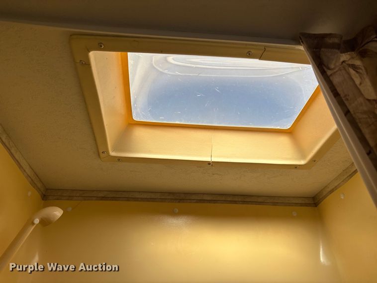 image for item EN5934 2007 Sprinter camper