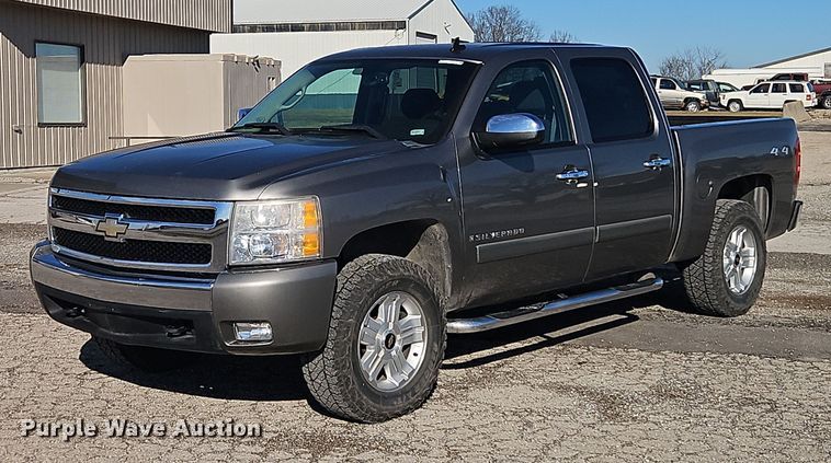image for item EO4910 2007 Chevrolet Silverado 1500 Crew Cab pickup truck