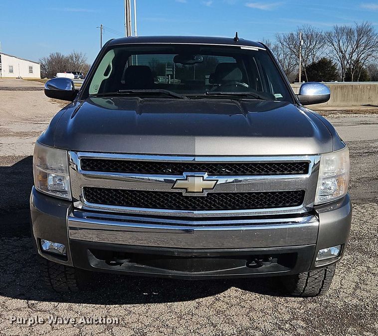 image for item EO4910 2007 Chevrolet Silverado 1500 Crew Cab pickup truck