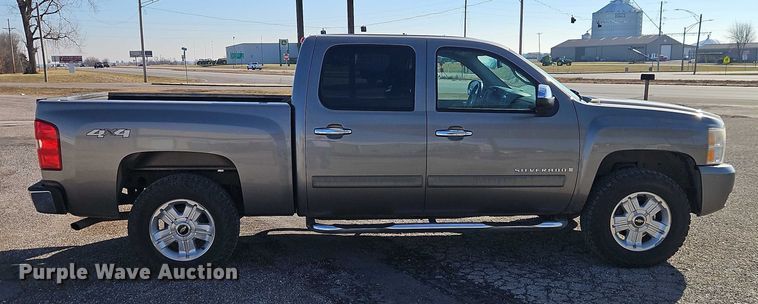 image for item EO4910 2007 Chevrolet Silverado 1500 Crew Cab pickup truck