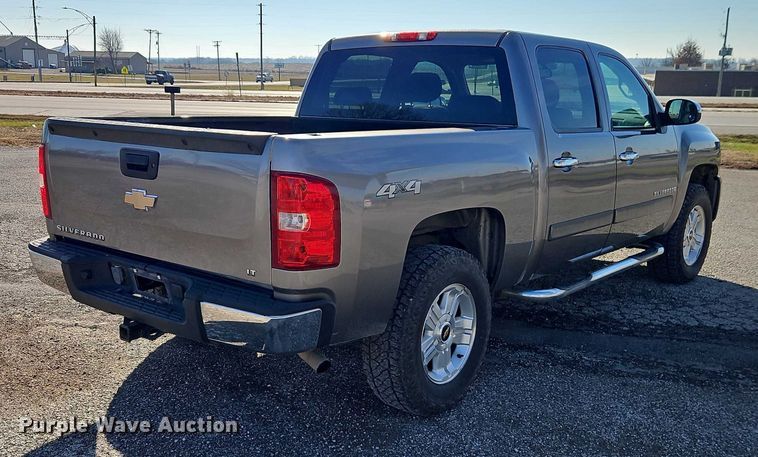 image for item EO4910 2007 Chevrolet Silverado 1500 Crew Cab pickup truck