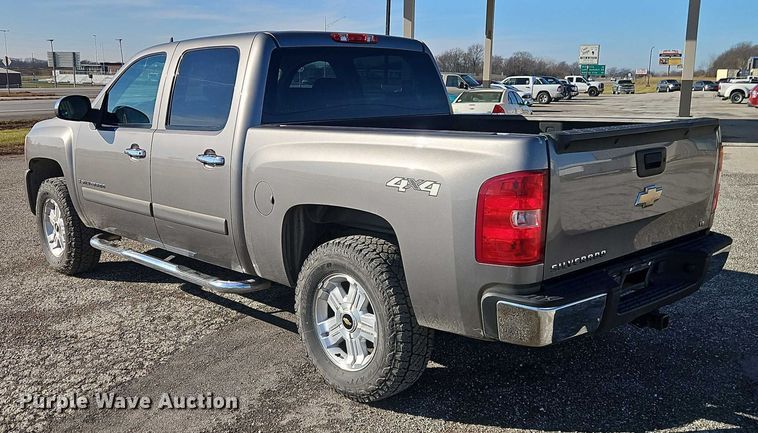 image for item EO4910 2007 Chevrolet Silverado 1500 Crew Cab pickup truck