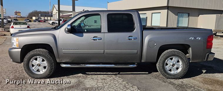 image for item EO4910 2007 Chevrolet Silverado 1500 Crew Cab pickup truck