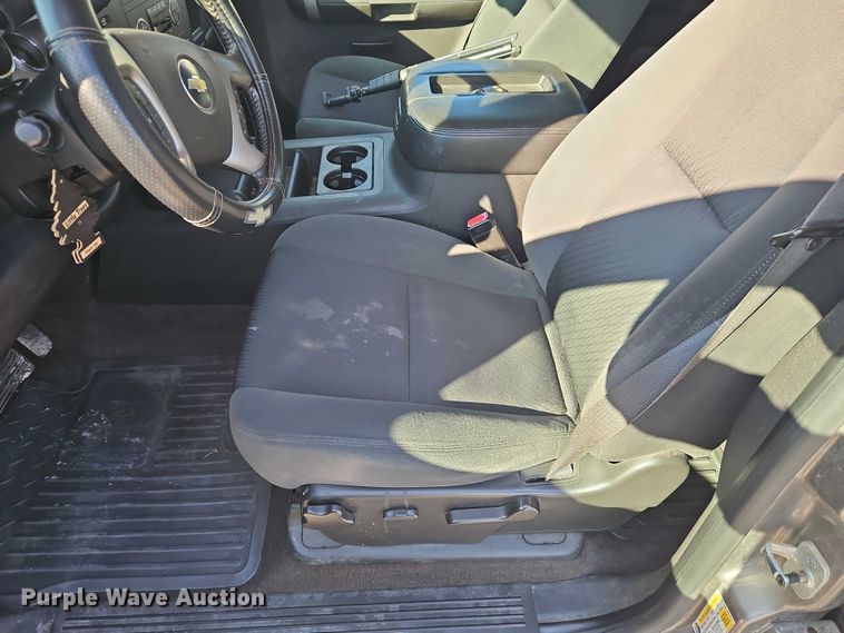 image for item EO4910 2007 Chevrolet Silverado 1500 Crew Cab pickup truck