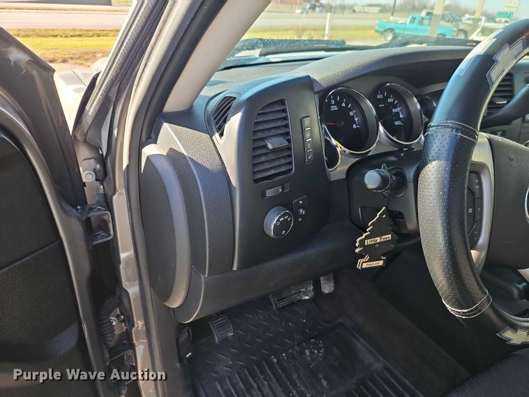 image for item EO4910 2007 Chevrolet Silverado 1500 Crew Cab pickup truck